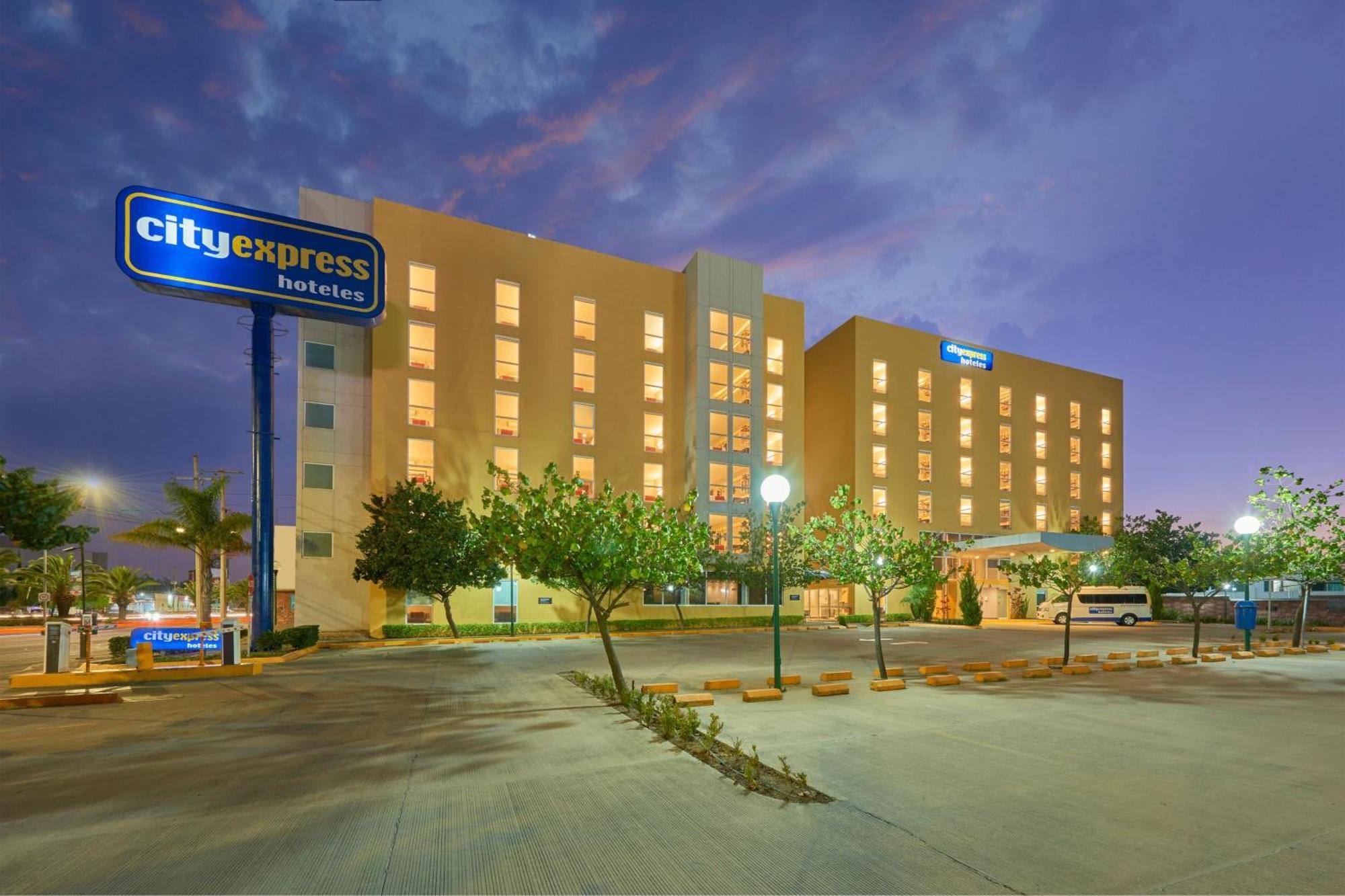 City Express By Marriott Irapuato Norte Eksteriør bilde